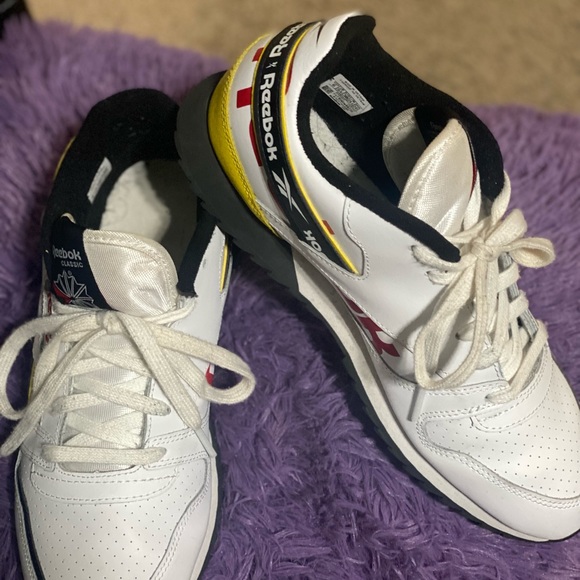 Women’s Reebok Classics - Picture 3 of 6